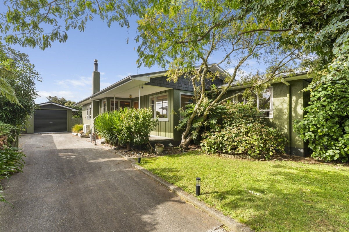 27 Waterloo Crescent, Hokowhitu, Palmerston North - Carousel 2