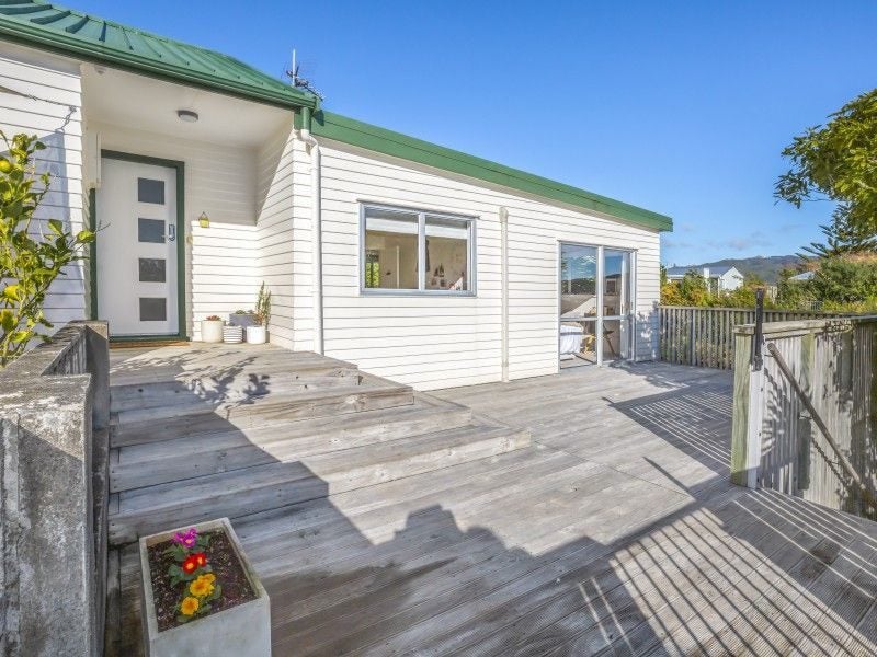 1 The Spinney, Titahi Bay, Porirua - Carousel 2