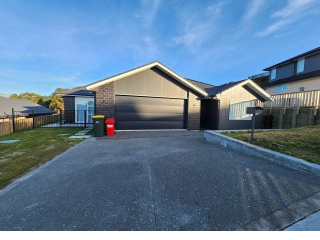 12 Topsail Way, Whitby, Porirua - Carousel 1