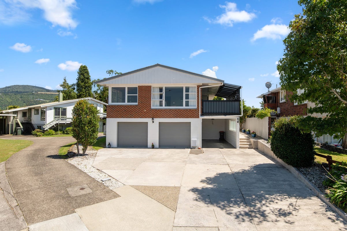 17 Tirita Street, Kawaha Point, Rotorua - Carousel 1