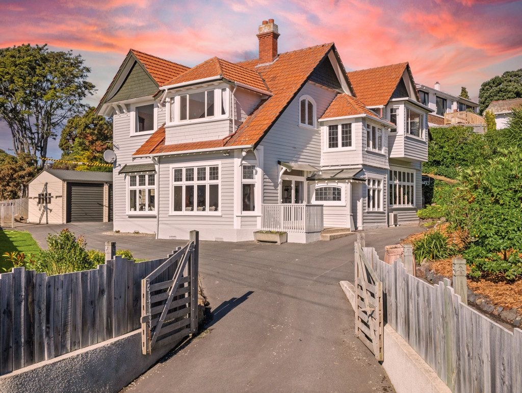 70 Easther Crescent, Kew, Dunedin - Carousel 1
