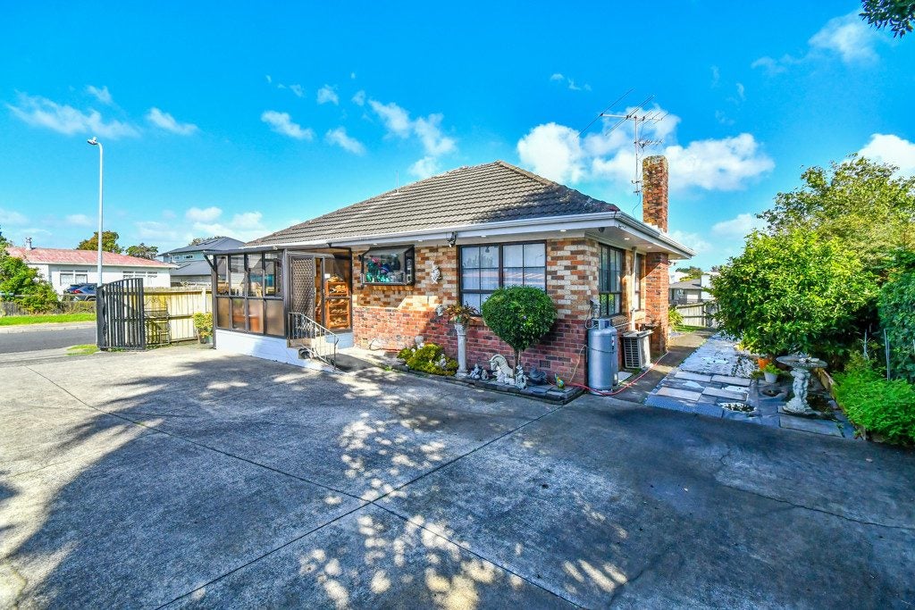 1 Swaffield Road, Papatoetoe, Auckland - Carousel 2