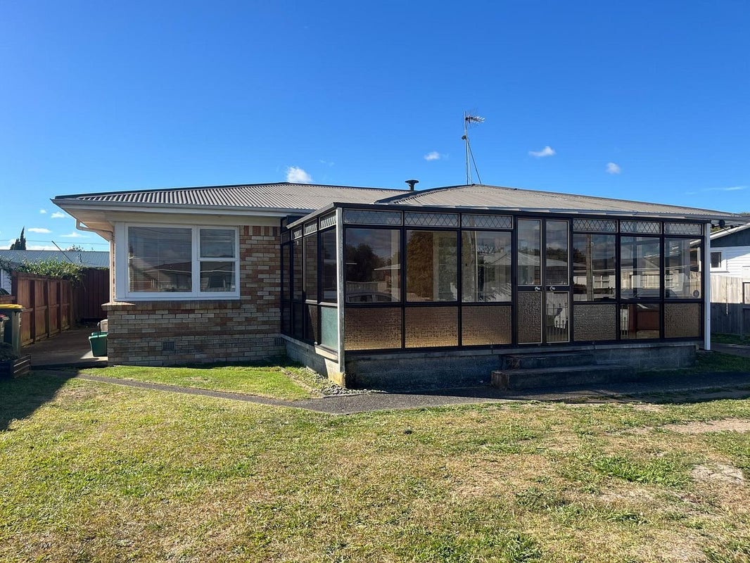 33 Hendon Road, Fairview Downs, Hamilton - Carousel 1