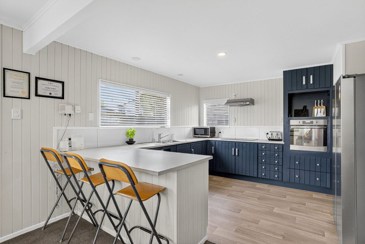 17 Mellsop Avenue, Waiuku, Waiuku - Carousel 2