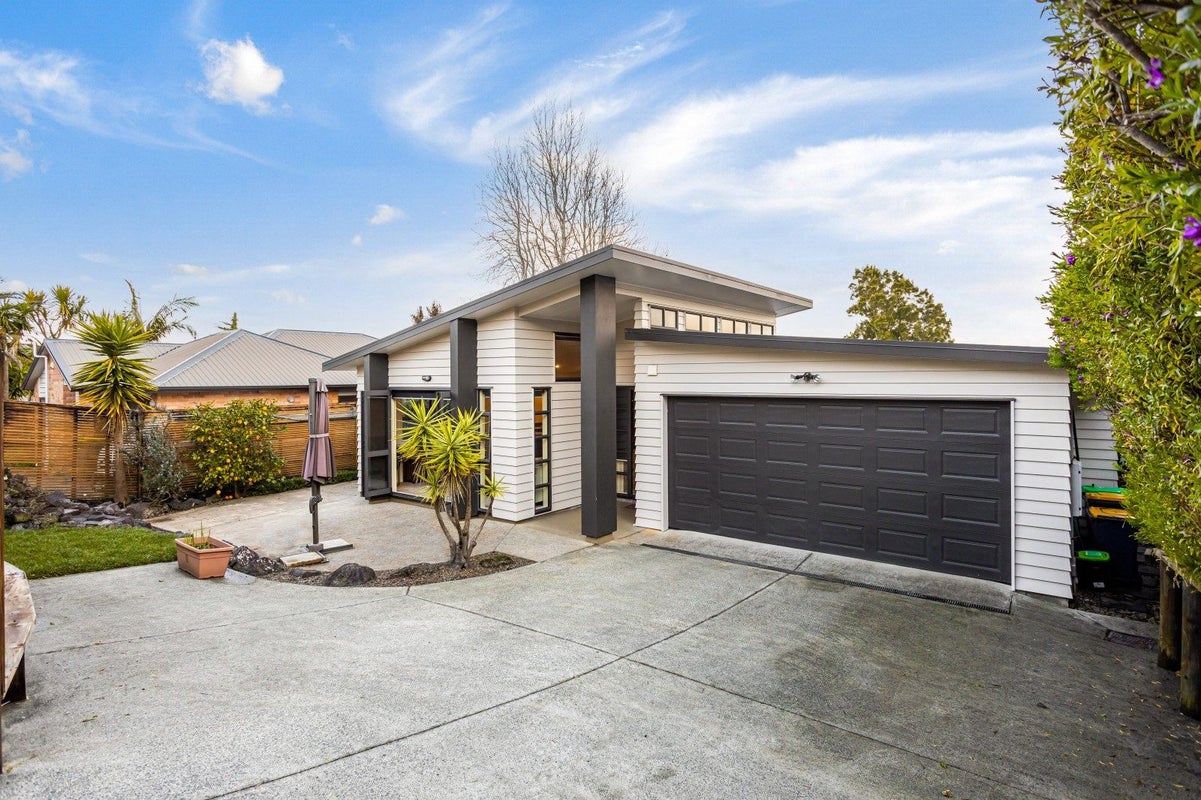 59 Royal Road, Massey, Auckland - Carousel 1