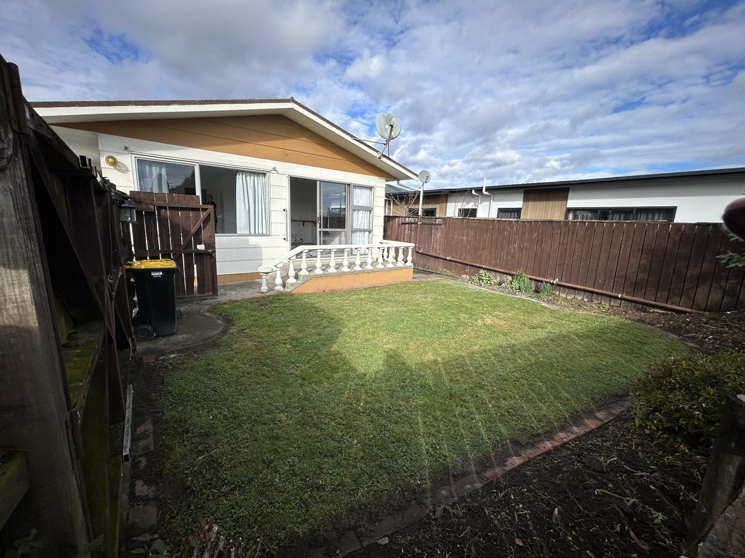 2/607 Main Road, Stoke, Nelson - Carousel 1