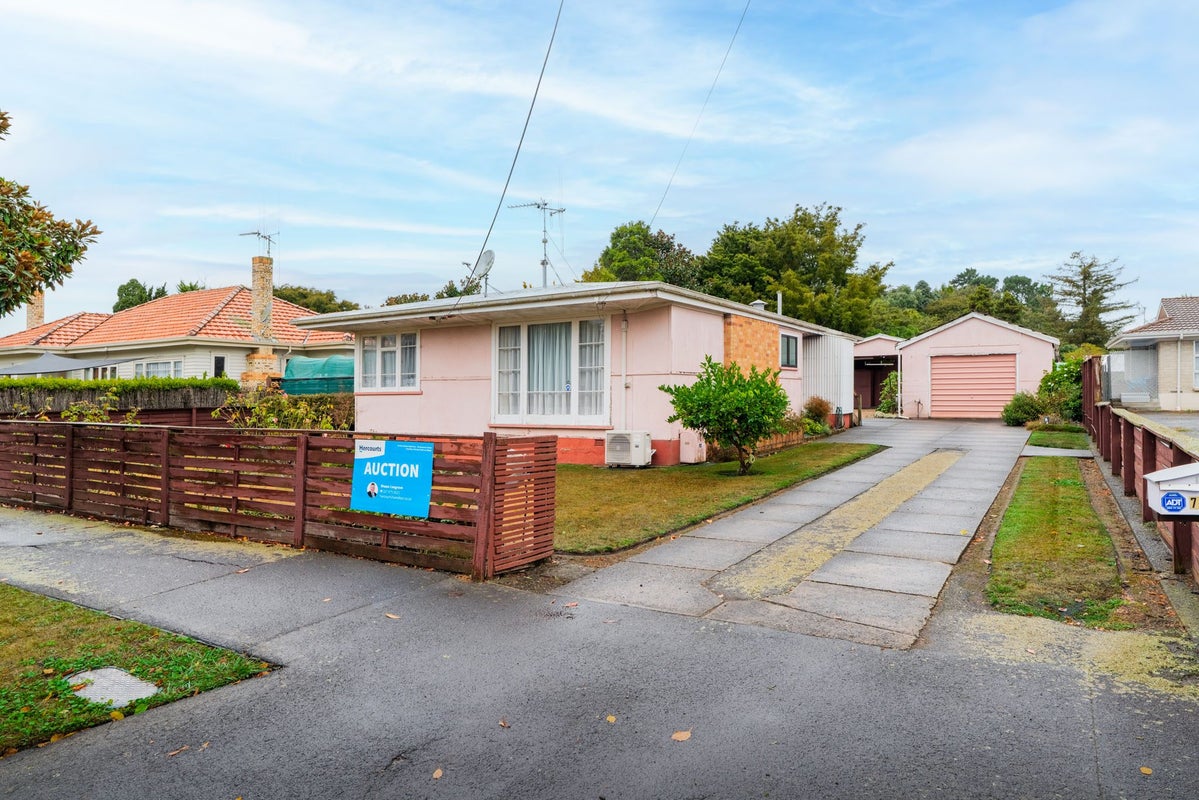 79 Maeroa Road, Maeroa, Hamilton - Carousel 1