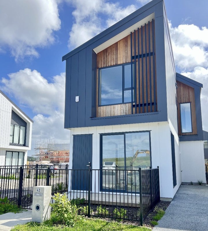 42 Tahetoka Street, Westgate, Auckland - Carousel 1