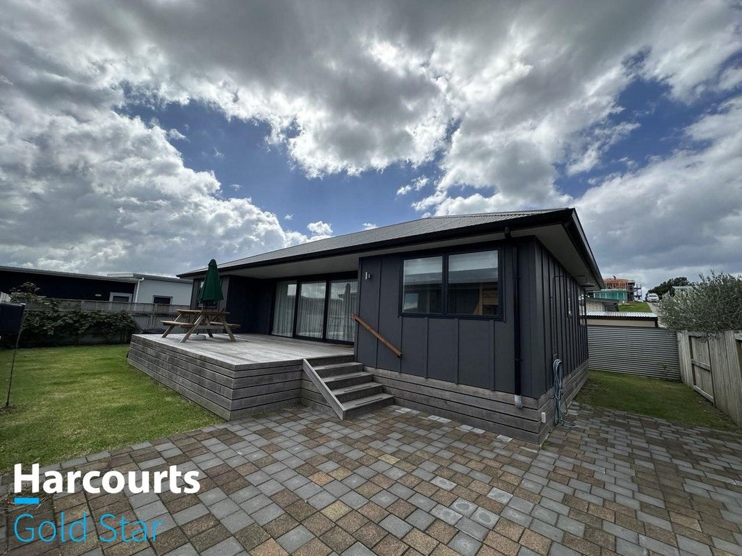 4 Moet Crescent, Waihi Beach, Waihi Beach - Carousel 1