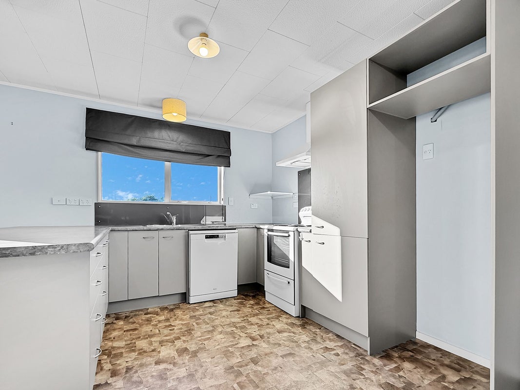 23 Matakane Street, Waitarere Beach, Levin - Carousel 2
