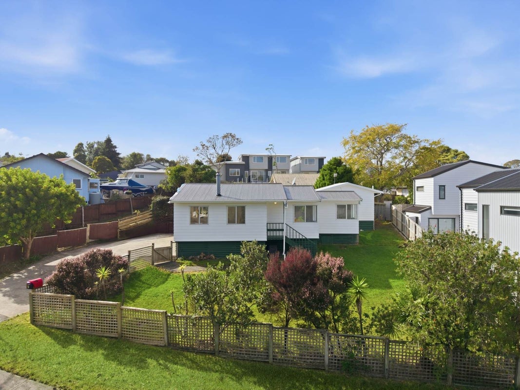 9 Buisson Glade, West Harbour, Auckland - Carousel 2