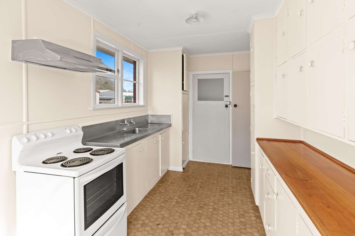 6 Tilbury Avenue, Hokowhitu, Palmerston North - Carousel 2