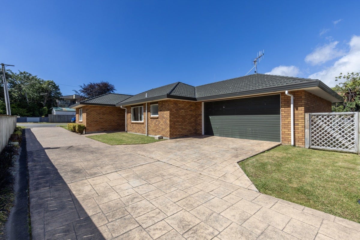 22 Kowhai Grove, Raumati Beach, Paraparaumu - Carousel 1