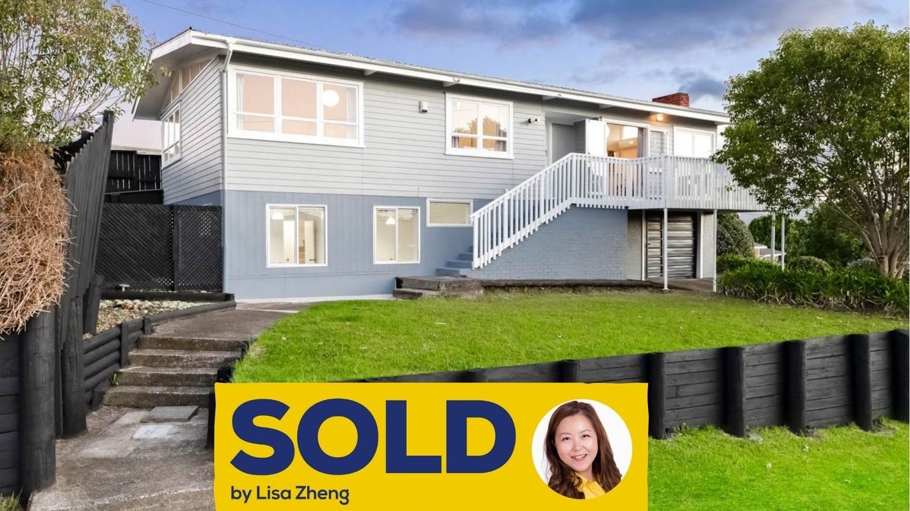 122 Vodanovich Road, Te Atatu South, Auckland - Carousel 1