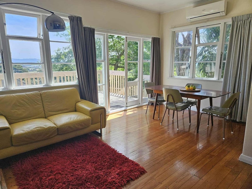 6 Simmonds Avenue, Mount Roskill, Auckland - Carousel 1
