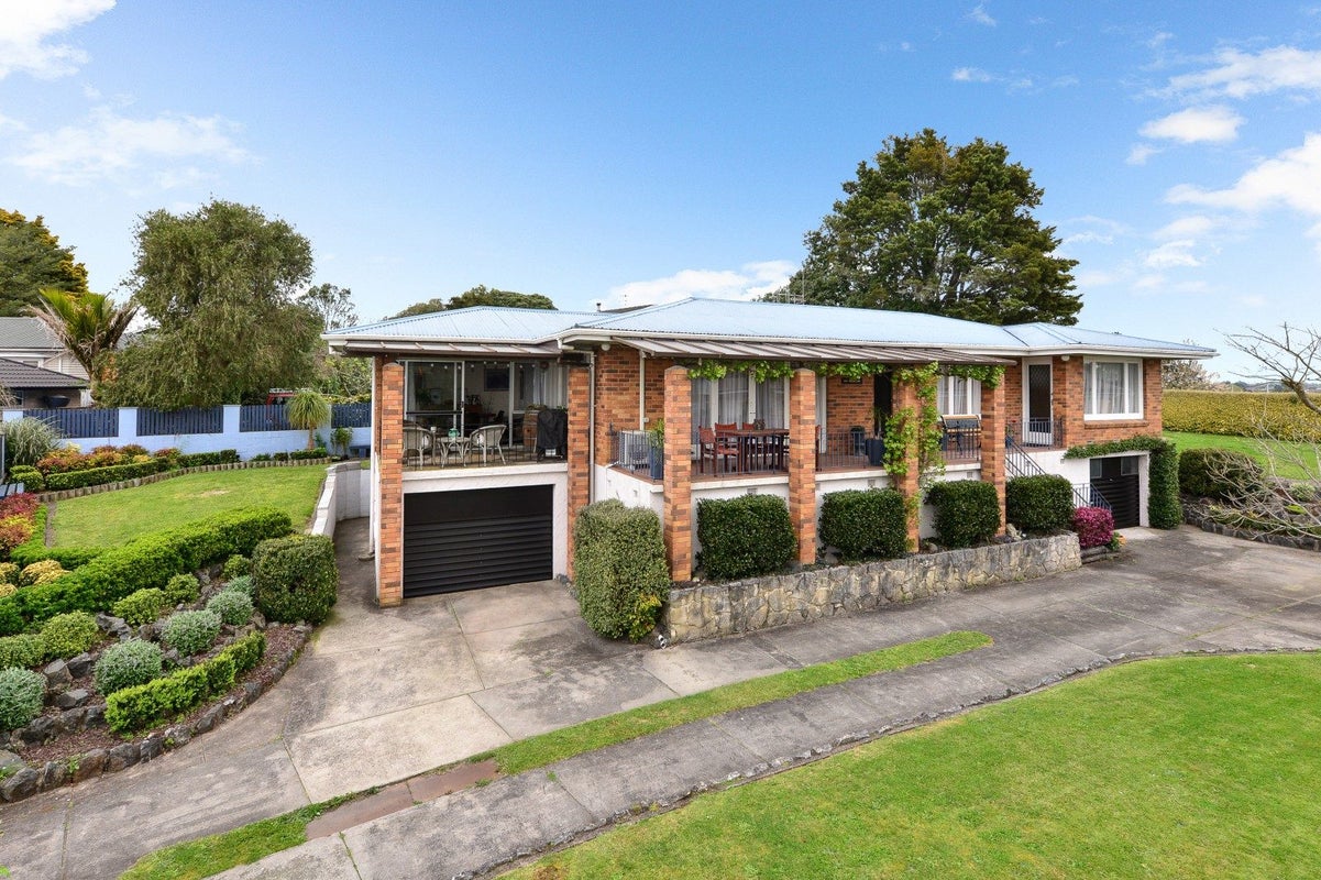 86 Flynn Road, Hillcrest, Hamilton - Carousel 1