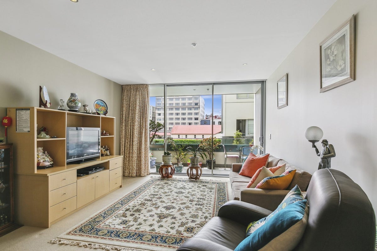 B26/10 Ebor Street, Te Aro, Wellington - Carousel 2