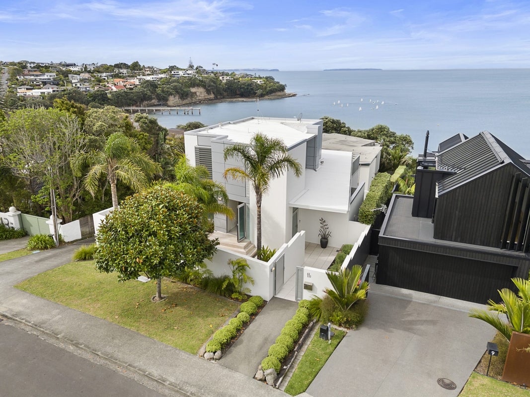 11A Bournemouth Terrace, Murrays Bay, Auckland - Carousel 1