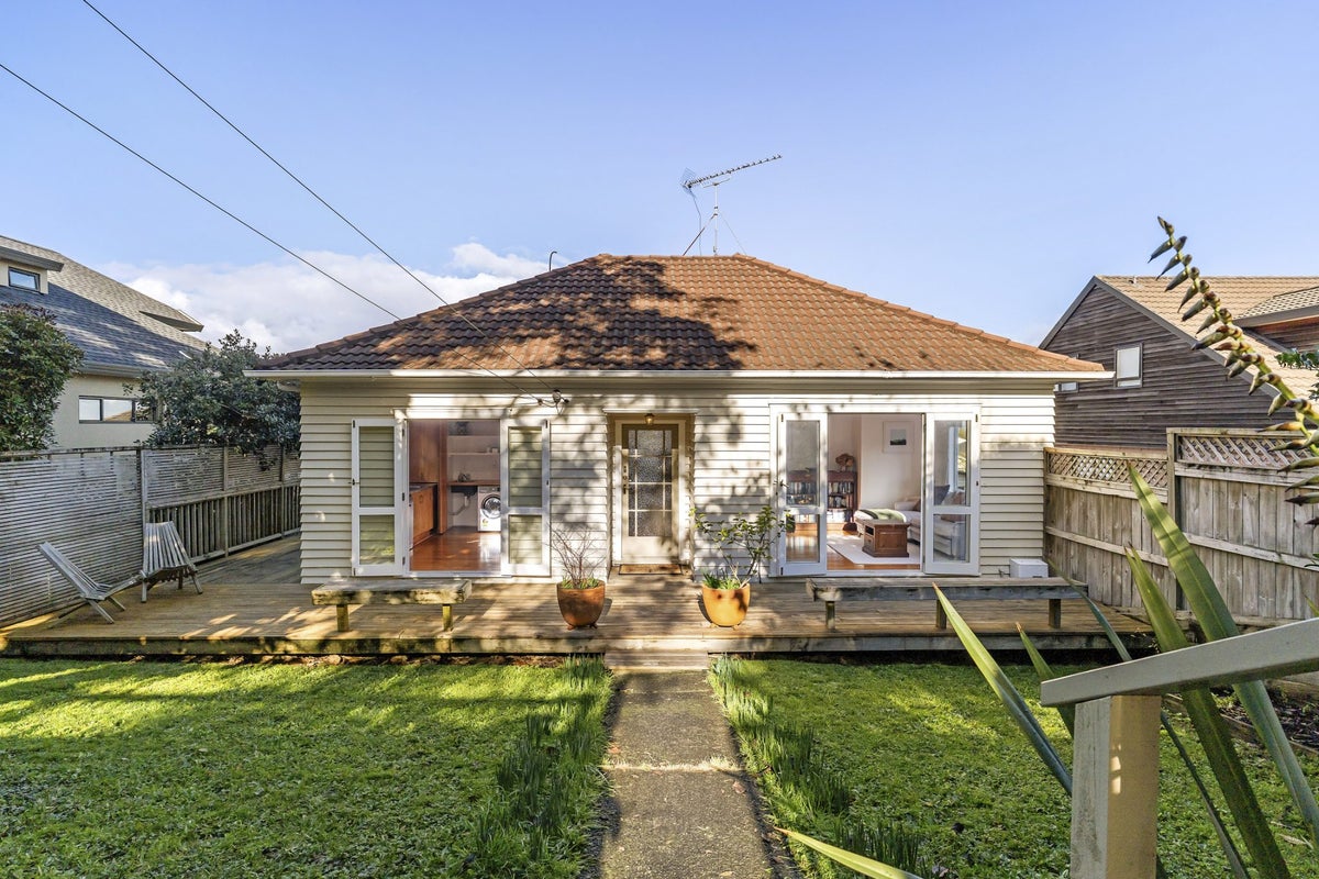 51 Raurenga Avenue, Royal Oak, Auckland - Carousel 1