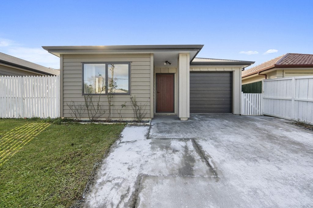 94 Farmer Crescent, Taita, Lower Hutt - Carousel 1