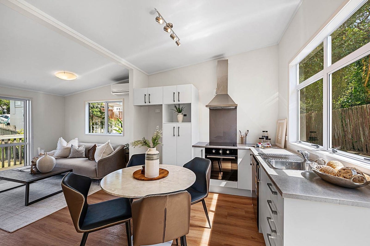 26A Camelot Place, Glenfield, Auckland - Carousel 2
