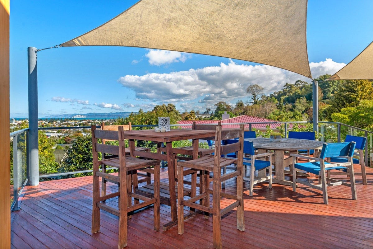 11 Hillary Heights, Whataupoko, Gisborne - Carousel 2