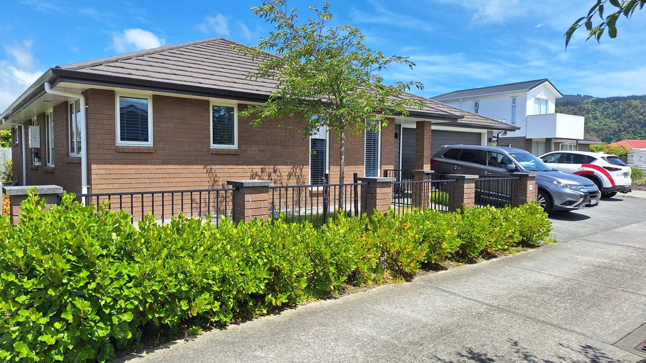 18 Poulson Grove, Trentham, Upper Hutt - Carousel 17