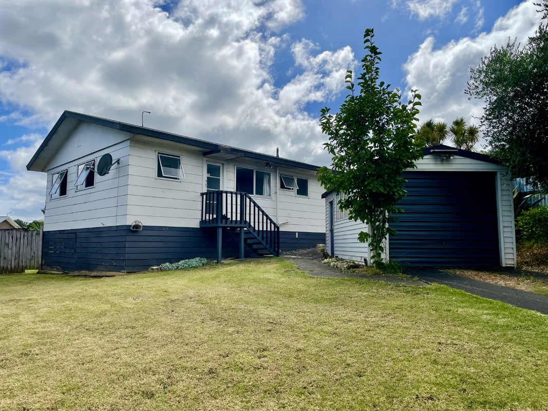 10 Ariki Place, Red Hill, Papakura - Carousel 1