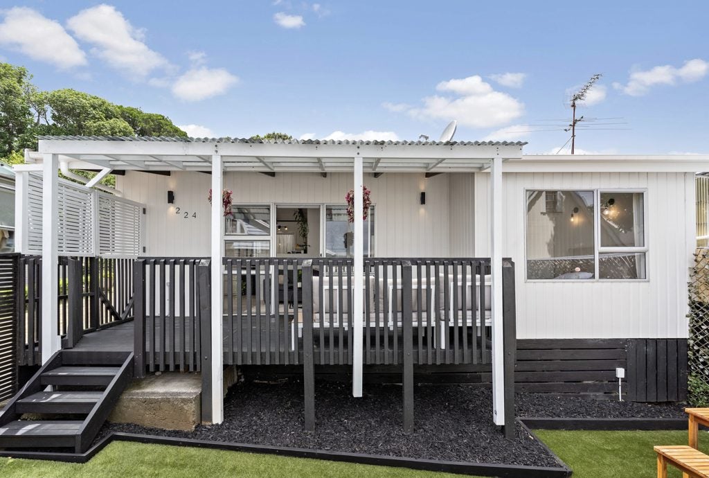 2/24 Arthur Street, Onehunga, Auckland - Carousel 1