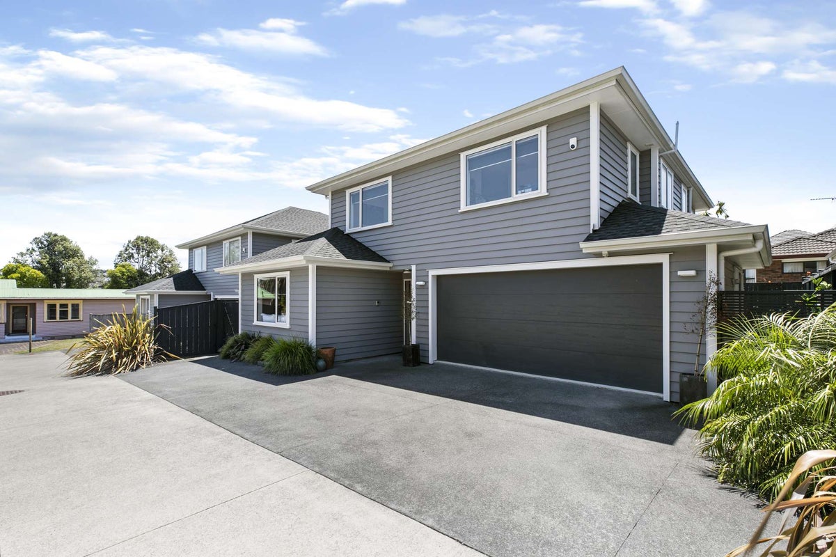 111B Moore Street, Howick, Auckland - Carousel 1