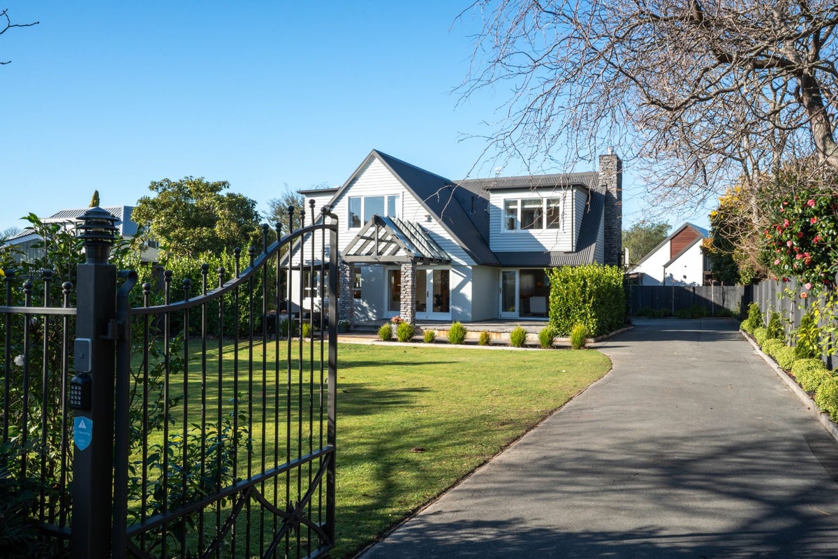 52B Memorial Avenue, Ilam, Christchurch - Carousel 2