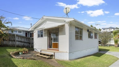 1/36 Sylvan Crescent, Te Atatu South, Auckland - Carousel 1