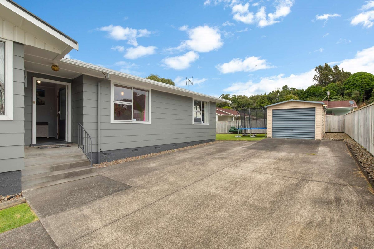 85 Riversdale Drive, Merrilands, New Plymouth - Carousel 1