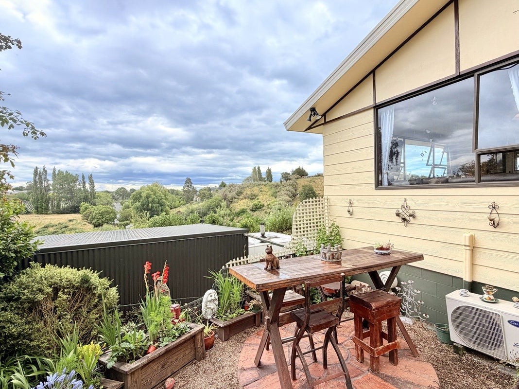 42 Jessop Street, South Hill, Oamaru - Carousel 1
