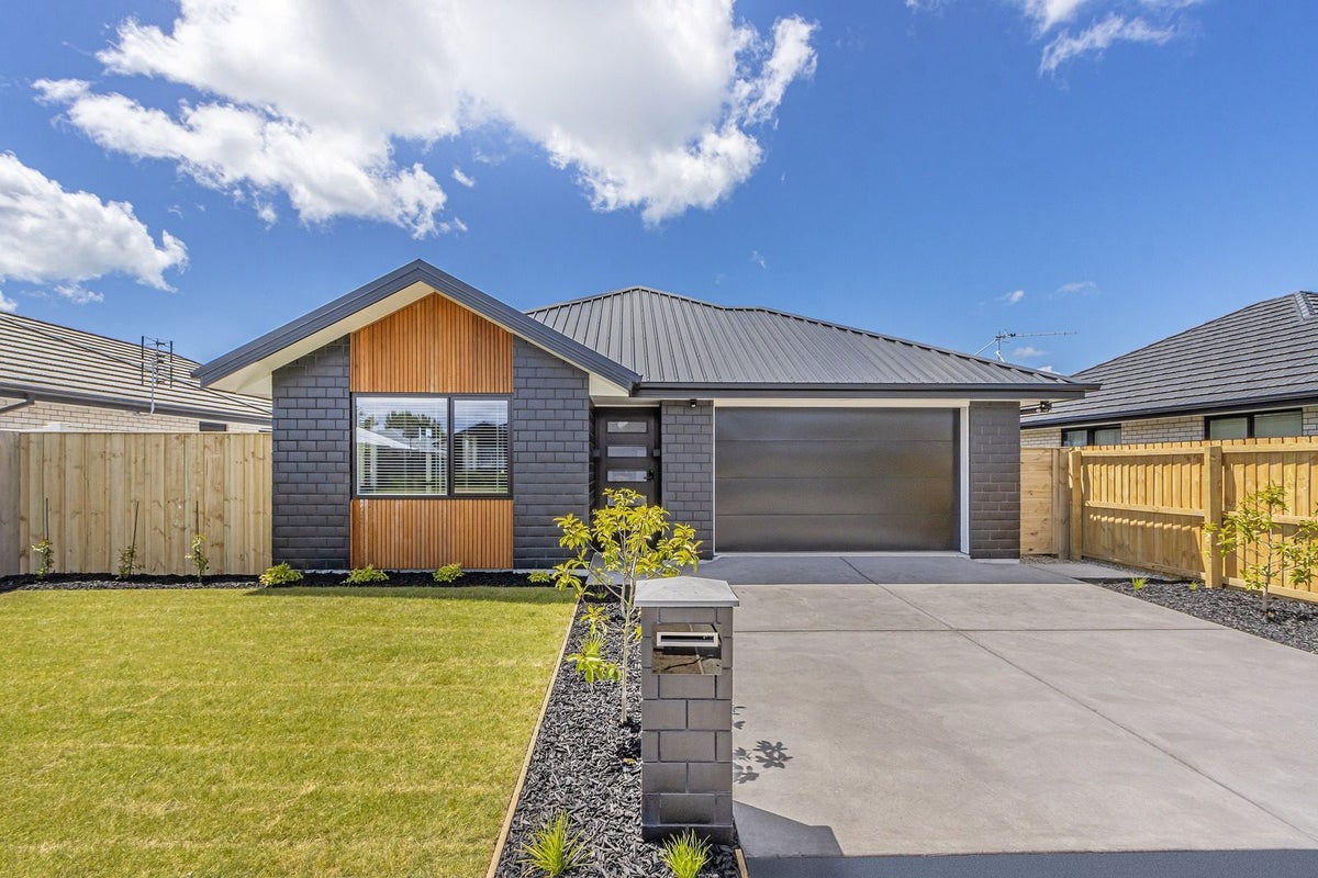 15 Ellesmere Street, Marshland, Christchurch - Carousel 1