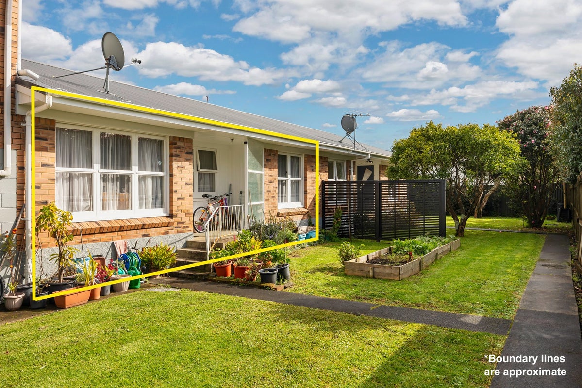 2/12 Wainui Avenue, Point Chevalier, Auckland - Carousel 1