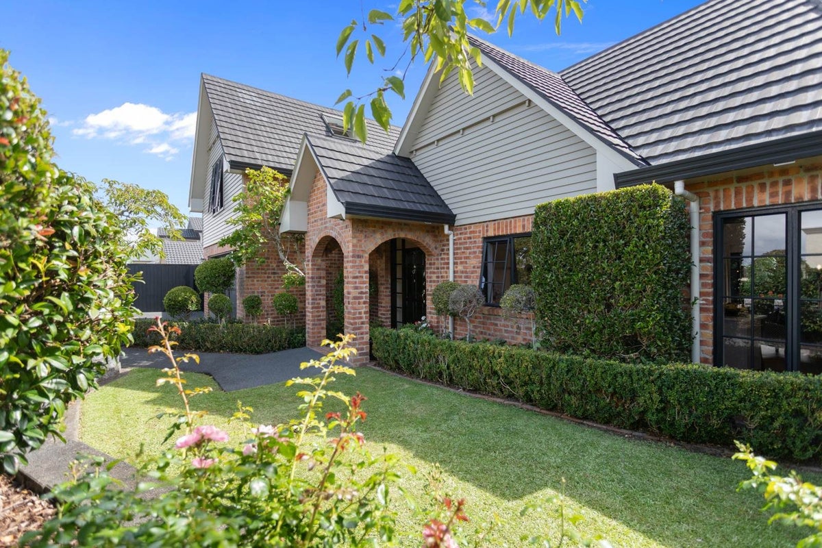 9 Kahala Place, West Harbour, Auckland - Carousel 2