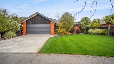 15 Strathmore Gardens, Burwood, Christchurch - Carousel 1