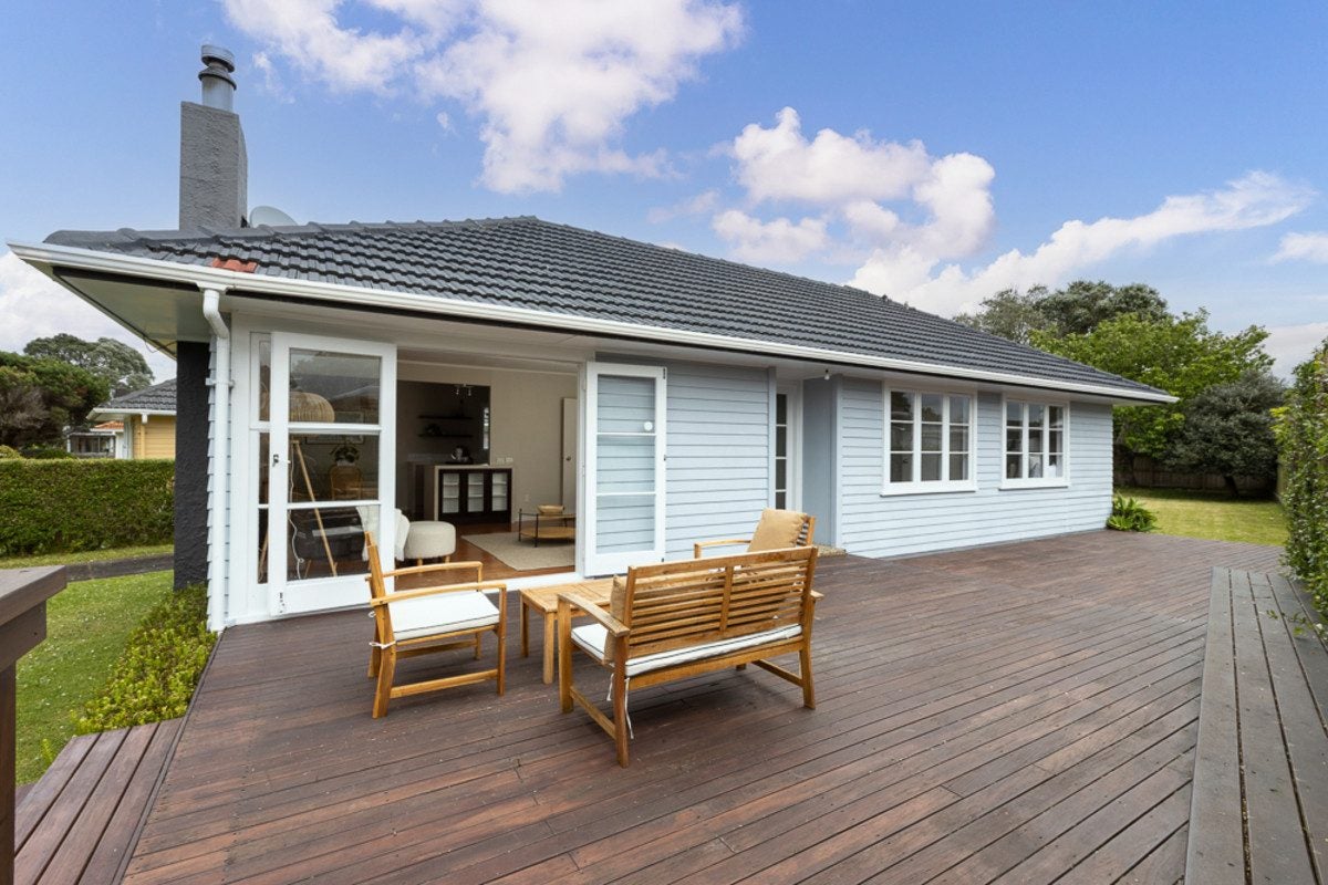 12 London Street, Te Atatu Peninsula, Auckland - Carousel 2