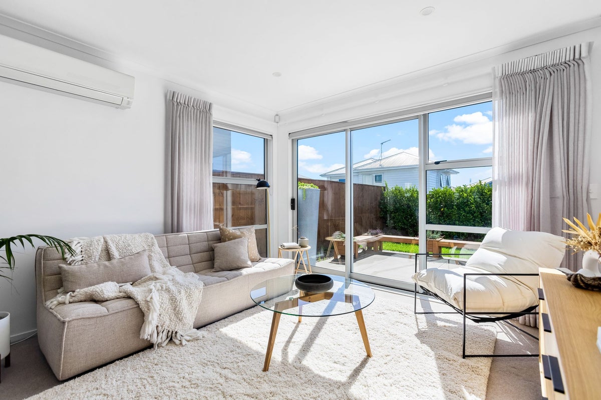 23 Samuel Cassidy Avenue, Swanson, Auckland - Carousel 2