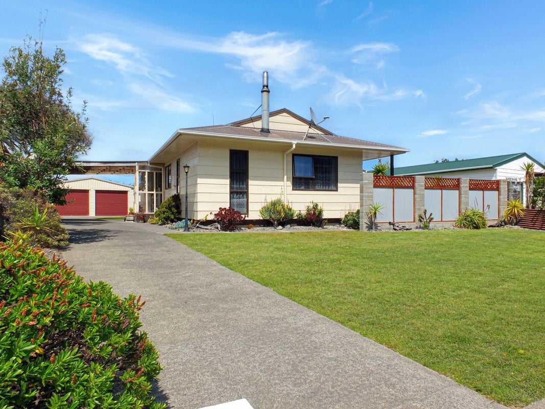 20 Cousins Avenue East, Foxton Beach, Foxton - Carousel 1