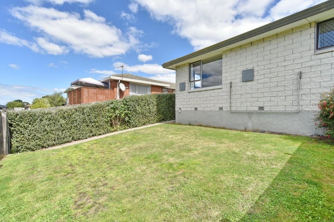 1/5 James Condon Place, Redwood, Christchurch - Carousel 2