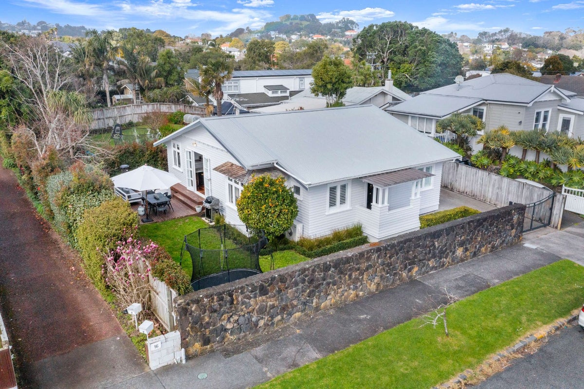 18 Waitomo Avenue , Mount Eden, Auckland - Carousel 1