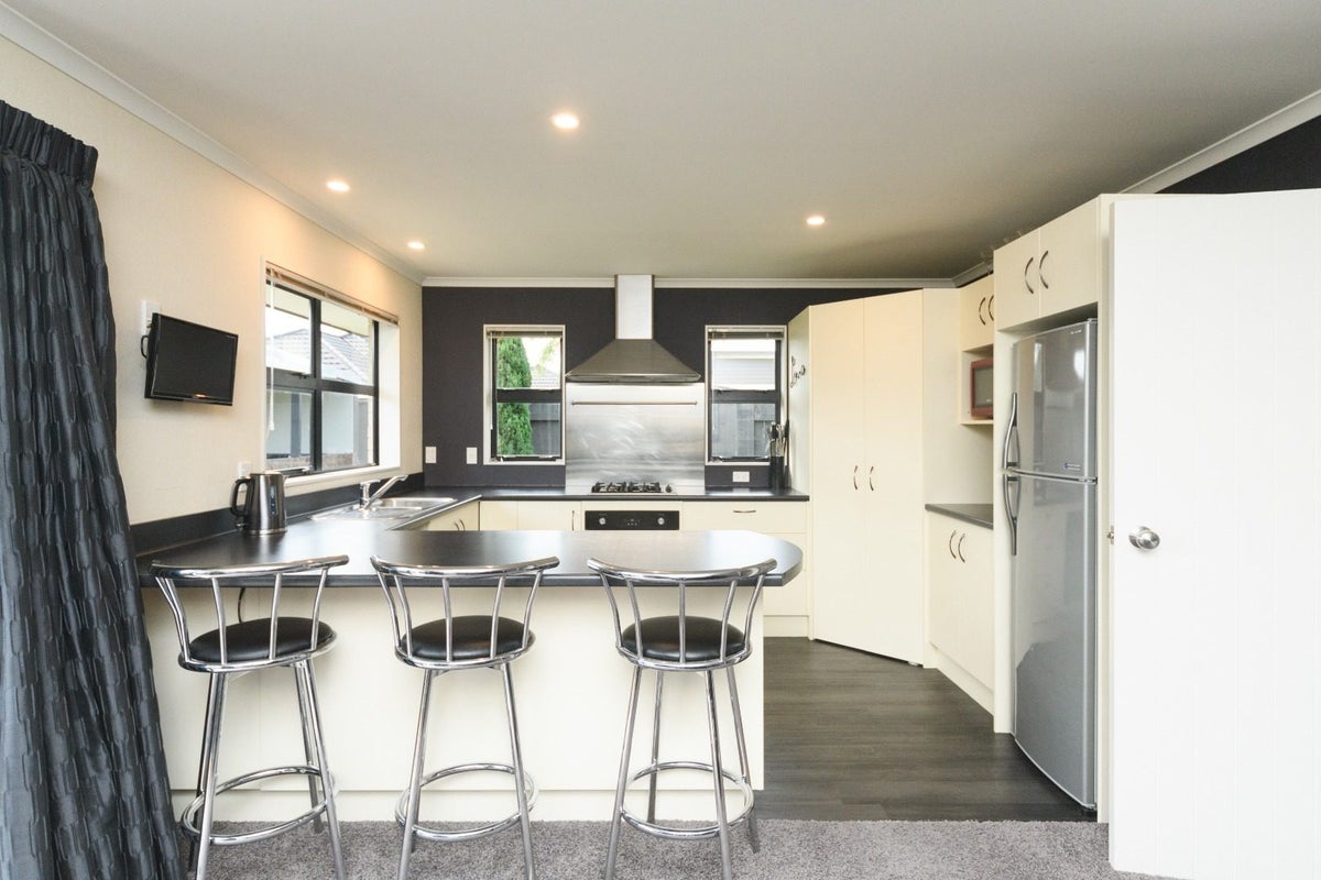 6 Nevada Way, Kelvin Grove, Palmerston North - Carousel 2