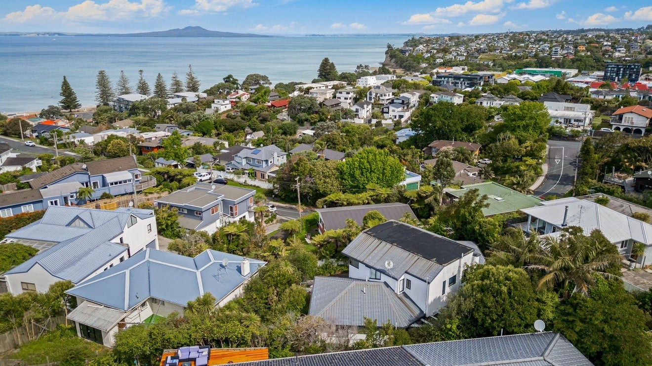 2/8A Oban Road, Browns Bay, Auckland - Carousel 2