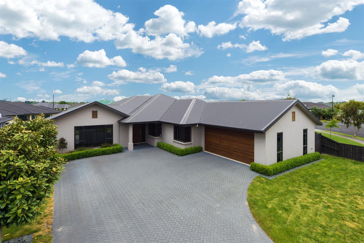 11 Wakefield Place, Rototuna North, Hamilton - Carousel 1