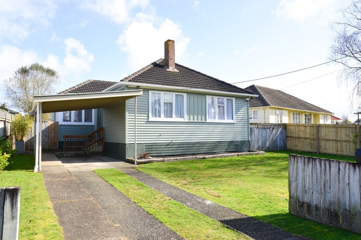 21 Churchill Avenue, Maeroa, Hamilton - Carousel 2