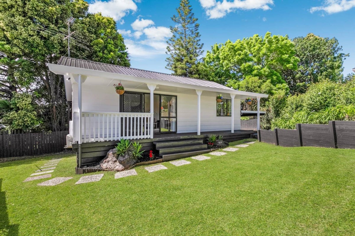 4 Peverill Crescent, Papatoetoe, Auckland - Carousel 2