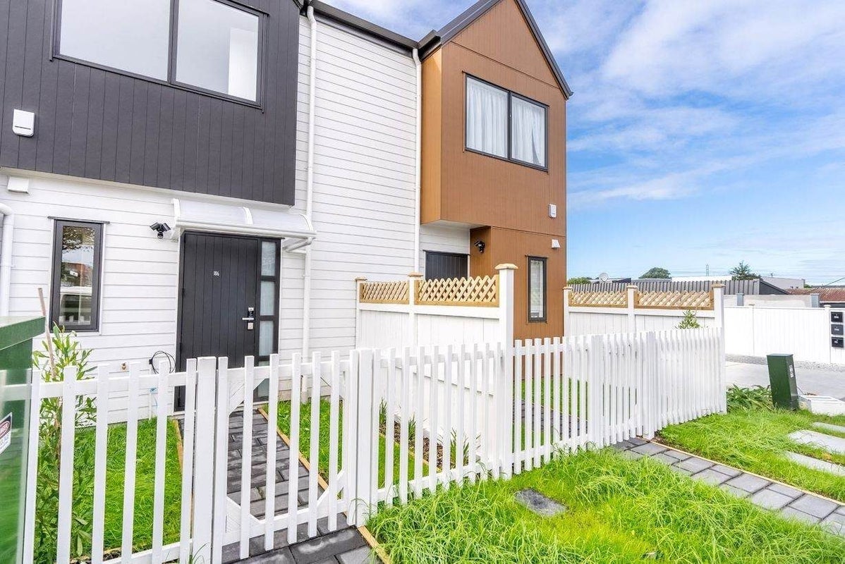 186 Rockfield Road, Penrose, Auckland - Carousel 1