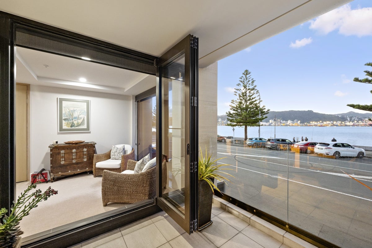 1A/342 Oriental Parade, Oriental Bay, Wellington - Carousel 2